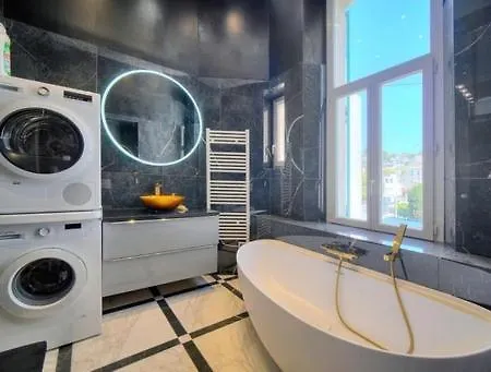 Luxury 2-floor Flat Minutes Walk To Croisette And Center カンヌ