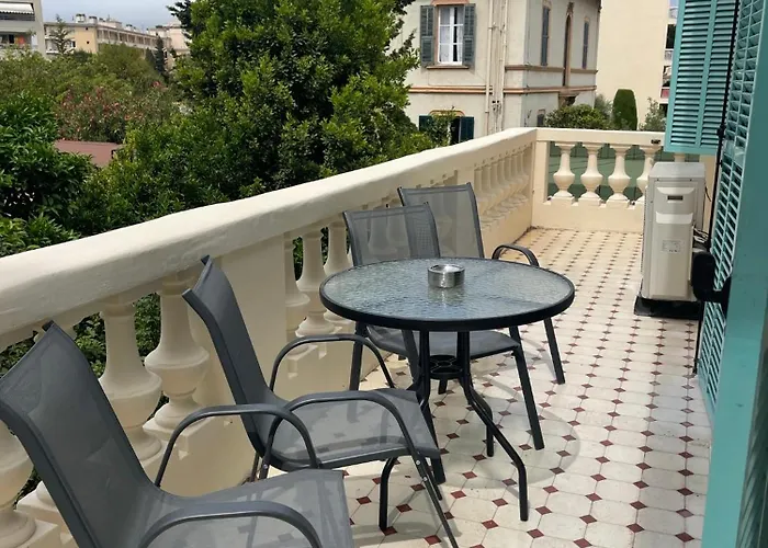 Luxury 2-floor Flat Minutes Walk To Croisette And Center Lägenhet *